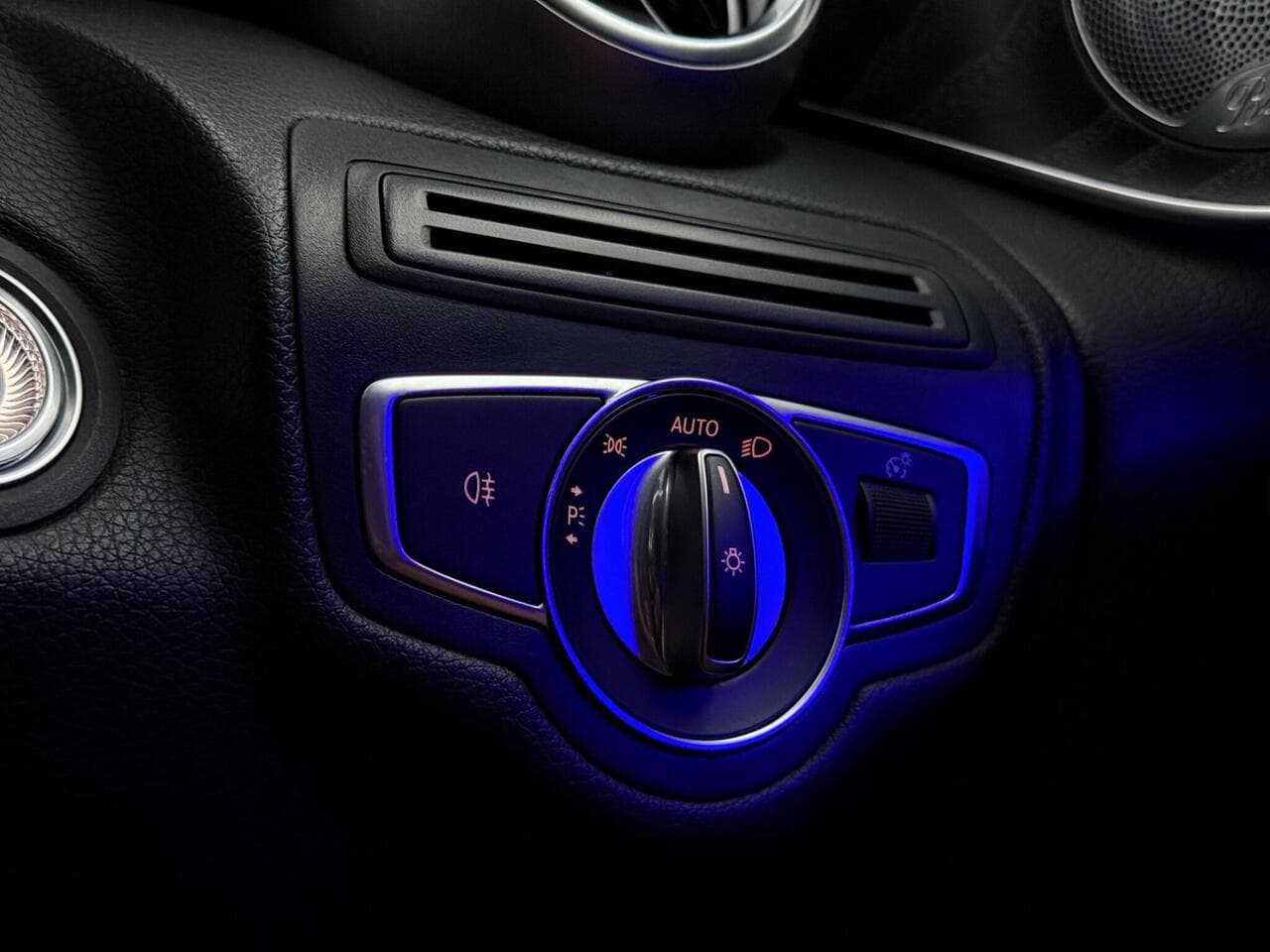 Mercedes-Benz GLC thumbnail Misc Controls