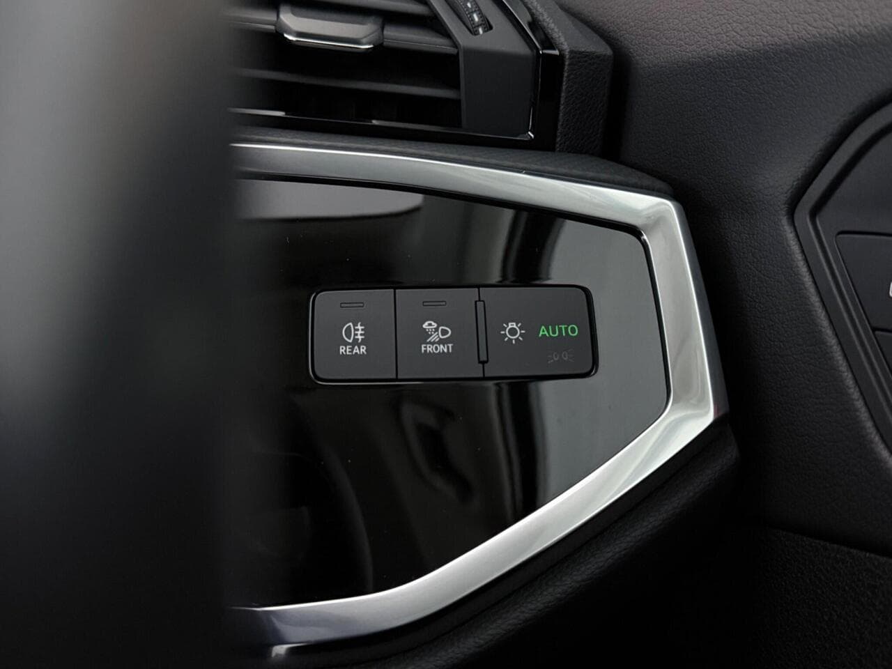 Audi Q3 thumbnail Misc Controls
