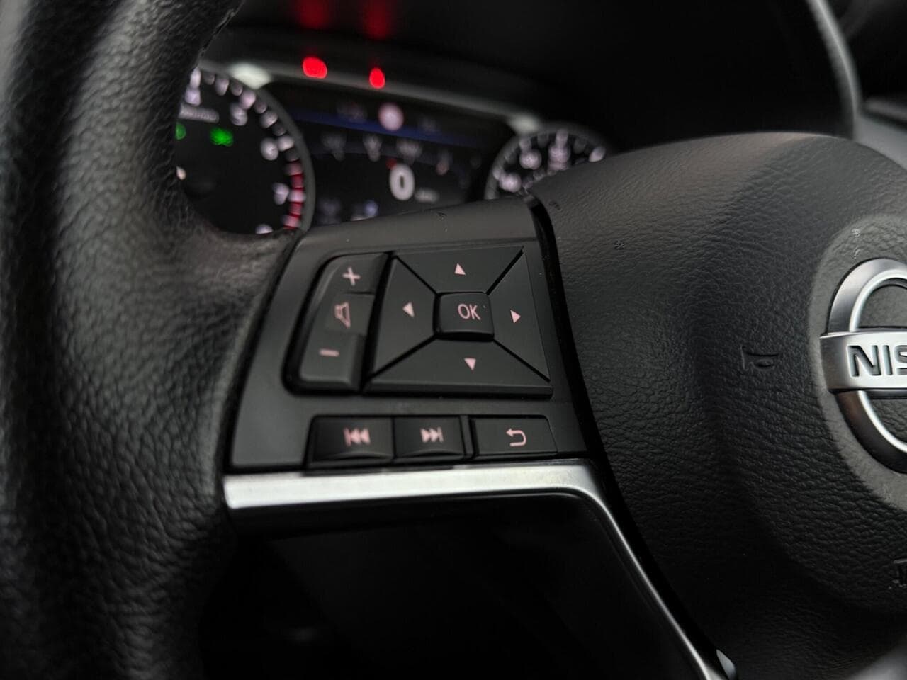 Nissan Juke thumbnail Misc Controls