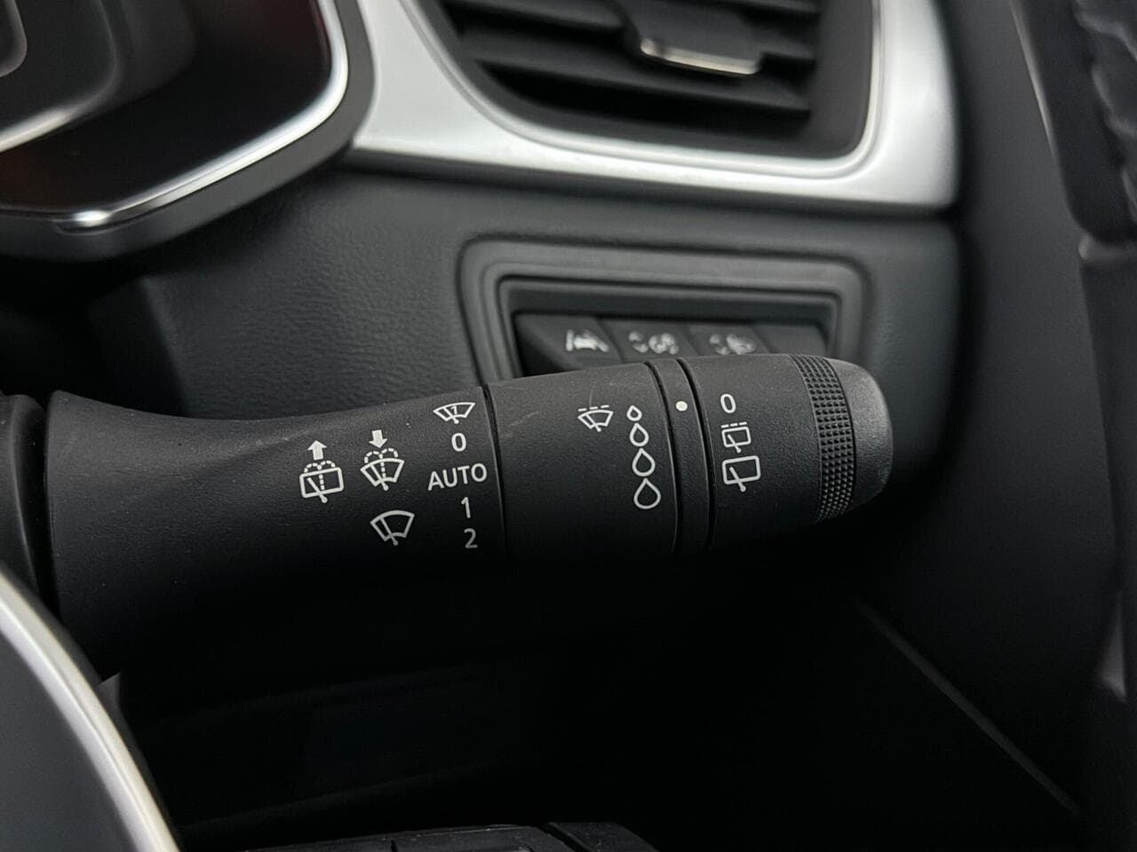 Renault Captur thumbnail Misc Controls