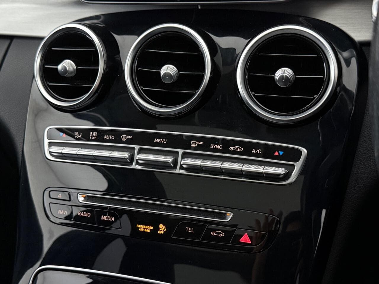 Mercedes-Benz C Class thumbnail Interior Front