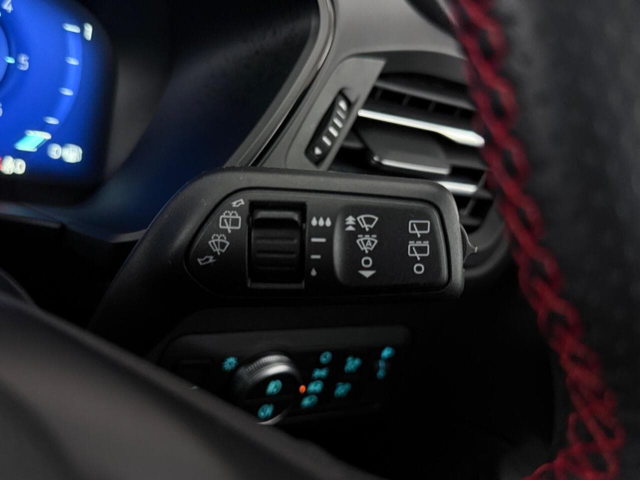 Ford Kuga thumbnail Misc Controls