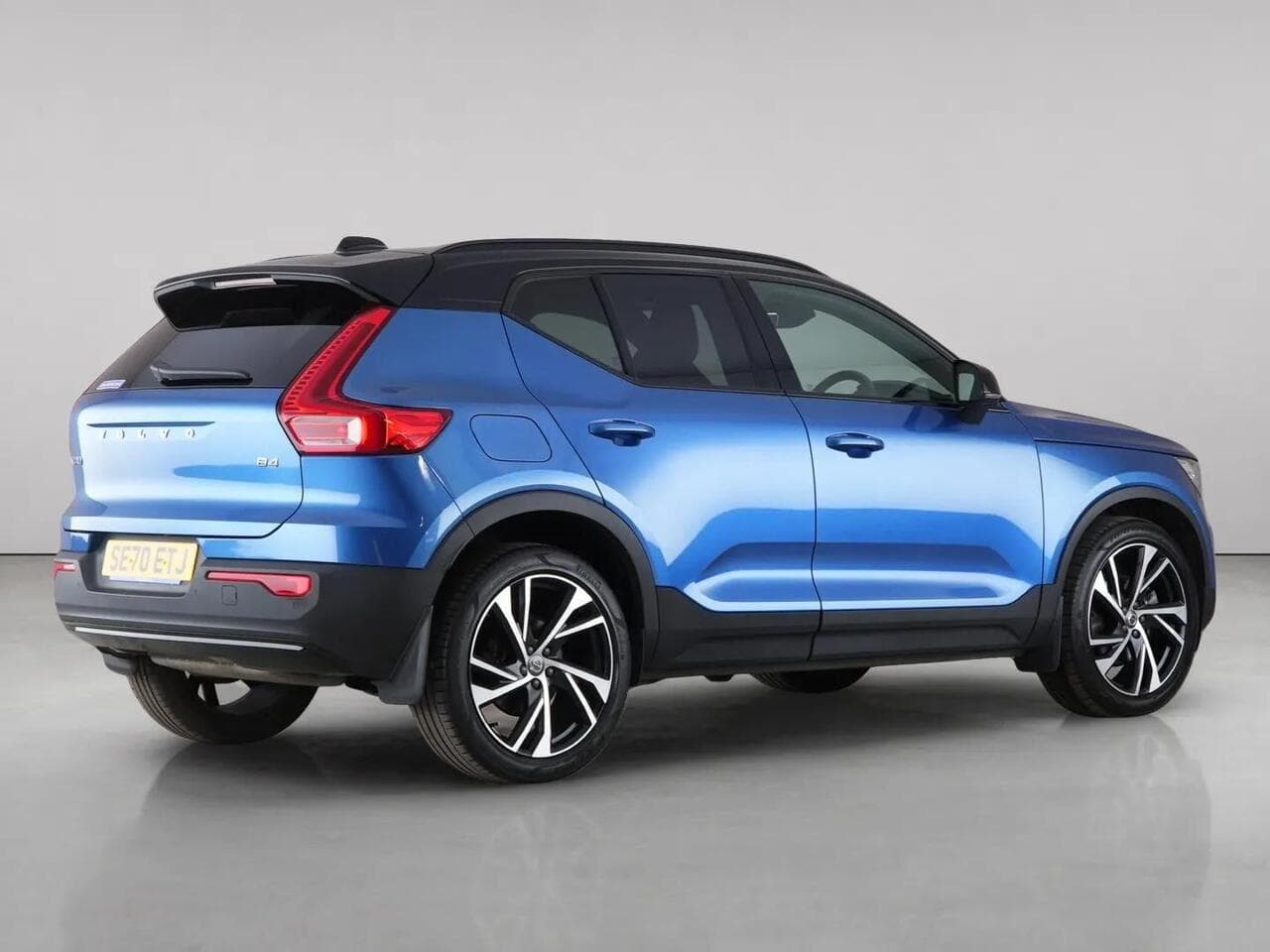 Volvo XC40 thumbnail Rear Right