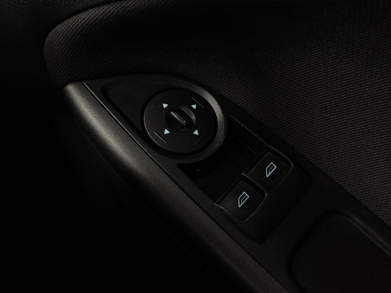 Ford Focus thumbnail Misc Controls