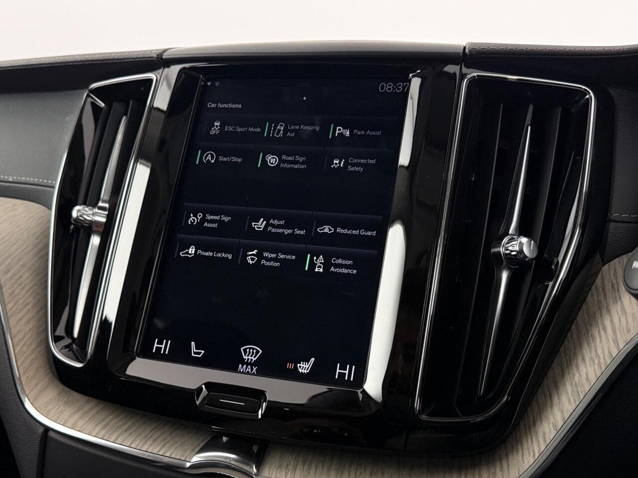 Volvo XC60 thumbnail Infotainment System