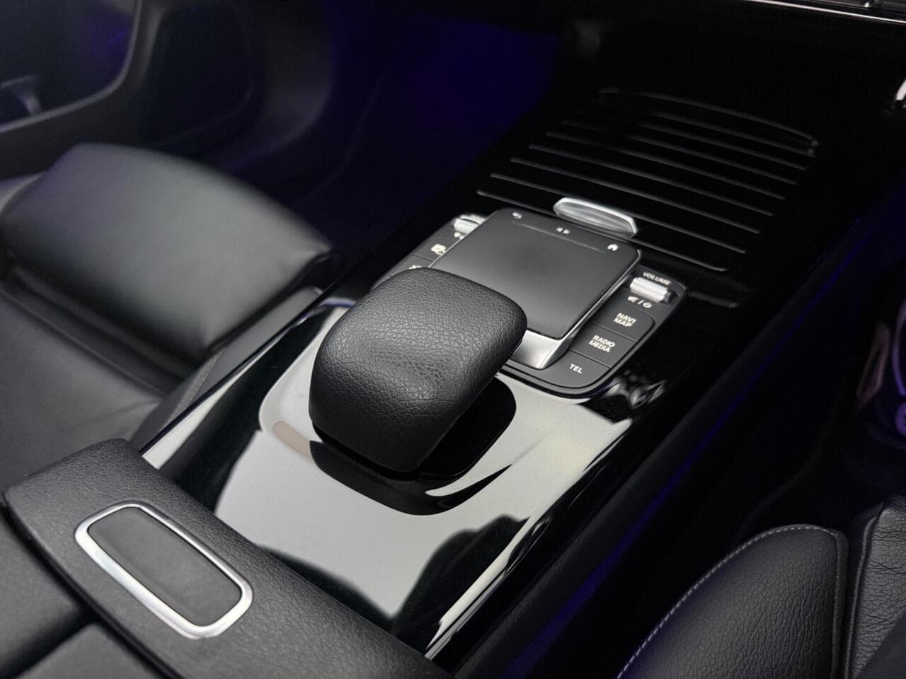 Mercedes-Benz CLA thumbnail Interior Front