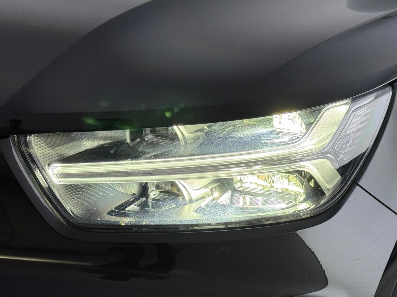 Volvo XC40 thumbnail Lights Front