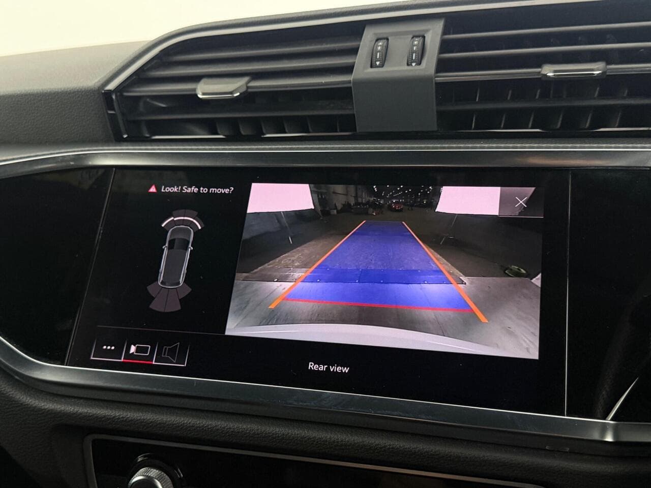 Audi Q3 thumbnail Infotainment System