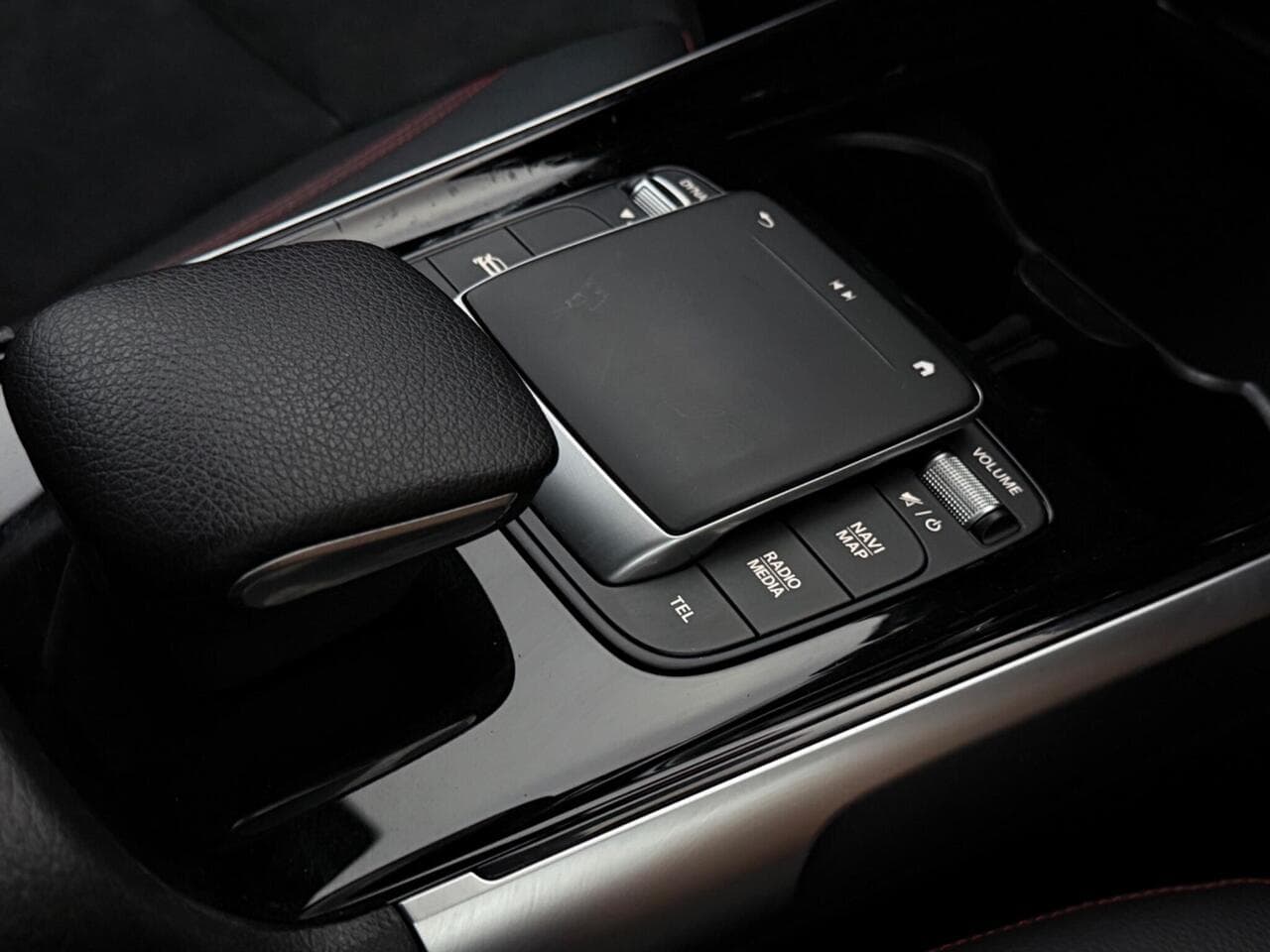 Mercedes-Benz GLB thumbnail Misc Controls