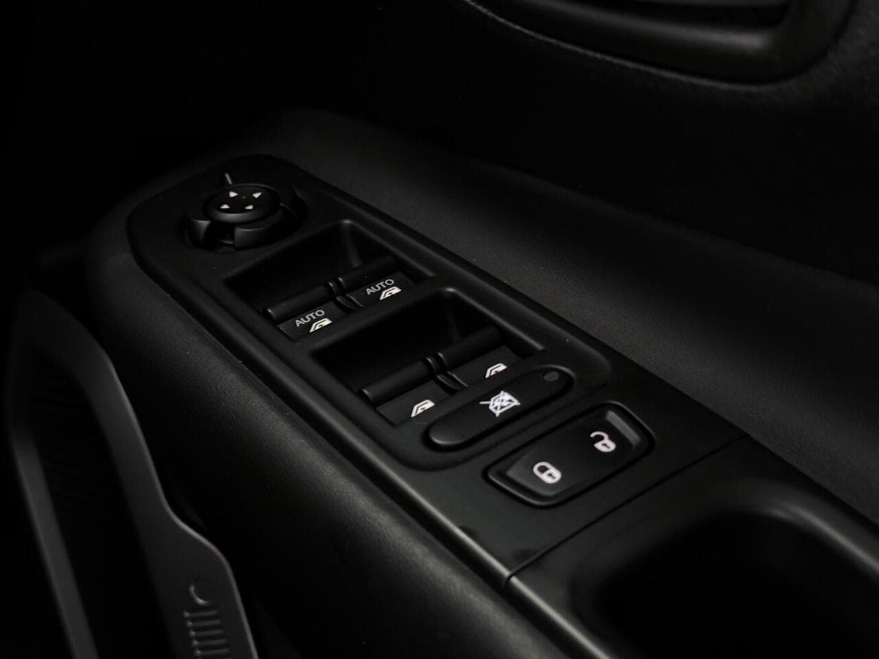 Jeep Renegade thumbnail Misc Controls
