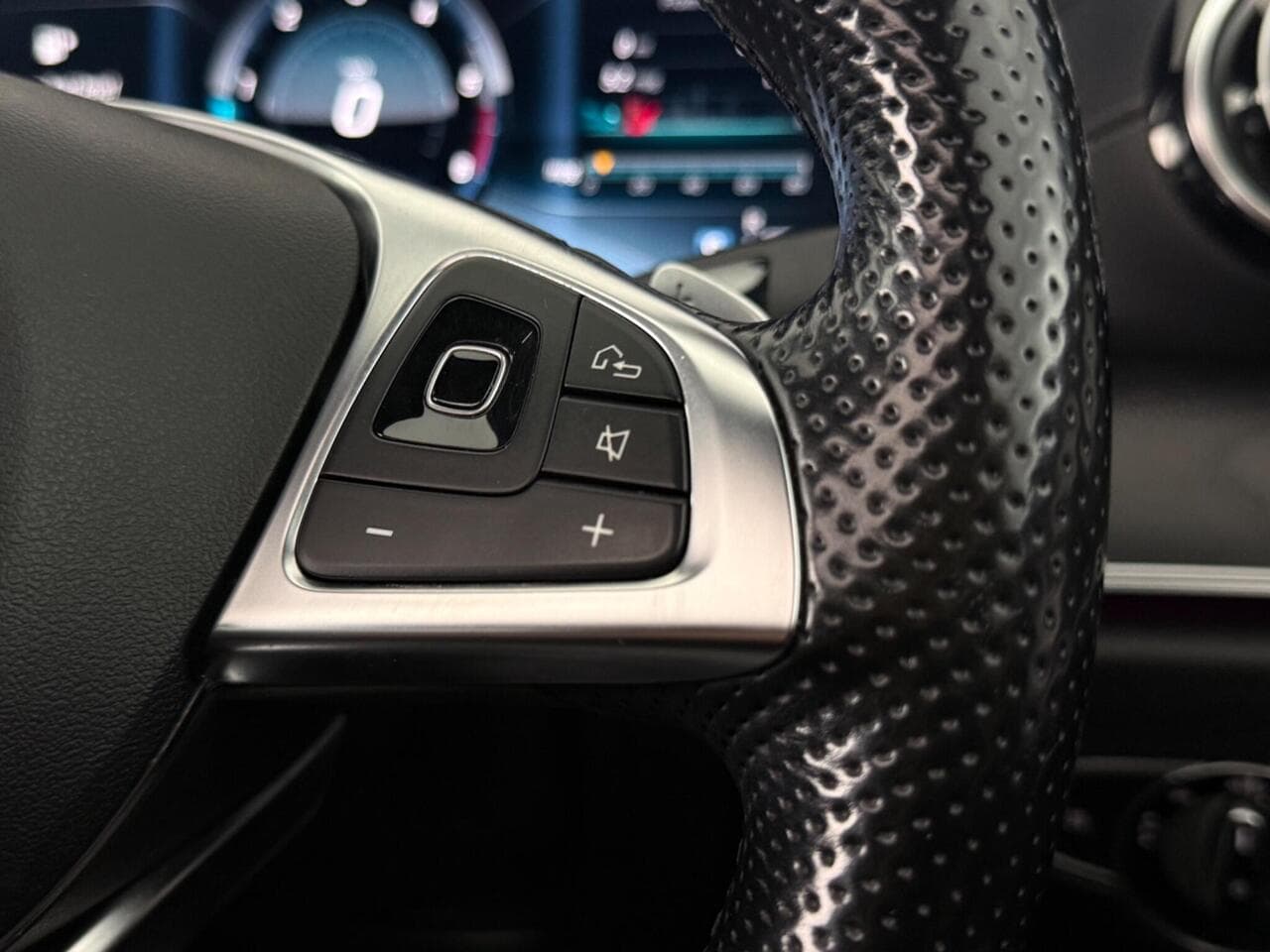 Mercedes-Benz E Class thumbnail Misc Controls