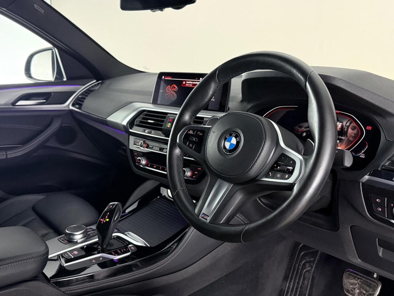 BMW X4 thumbnail Interior Front