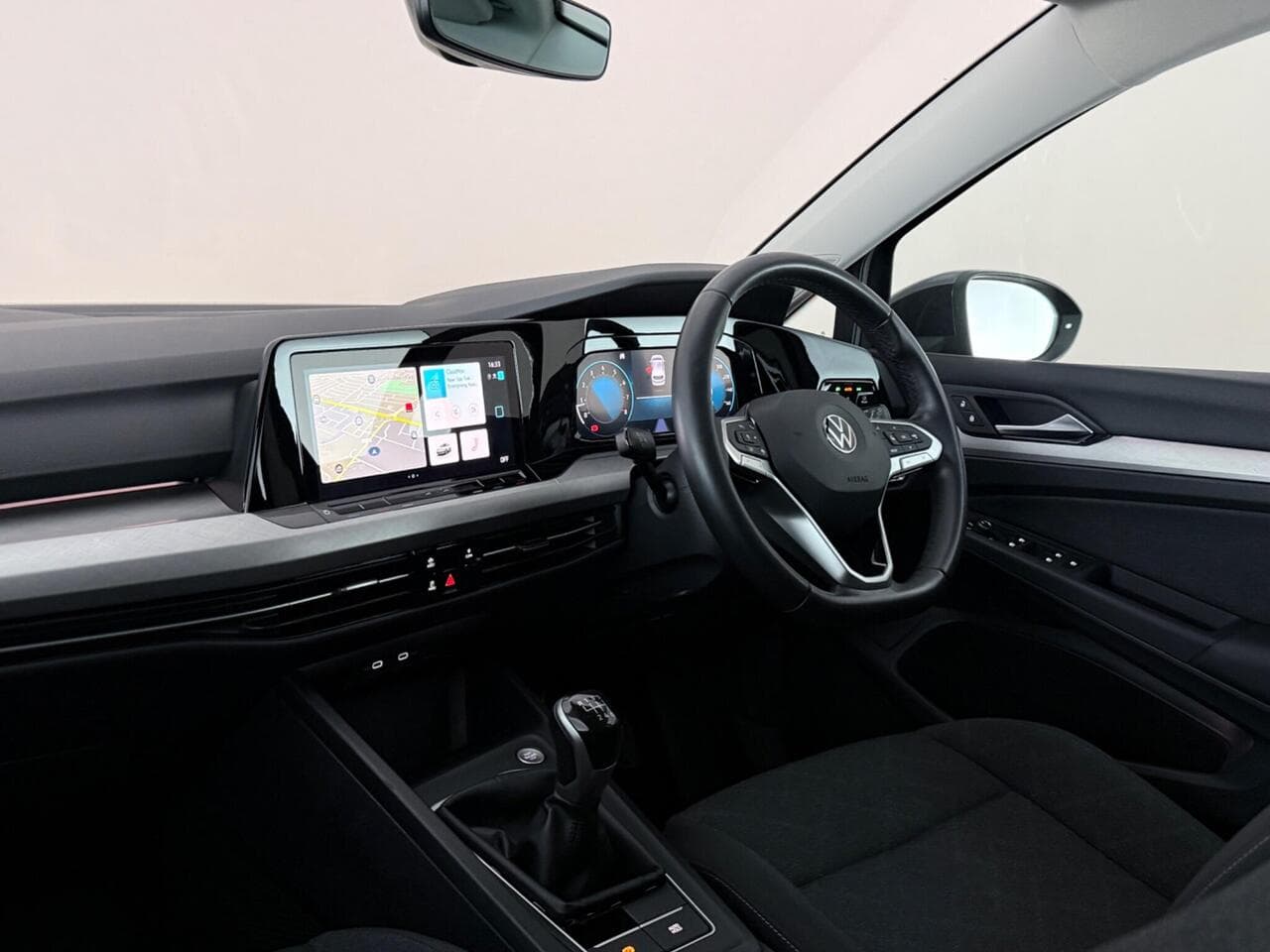 Volkswagen Golf thumbnail Interior Front