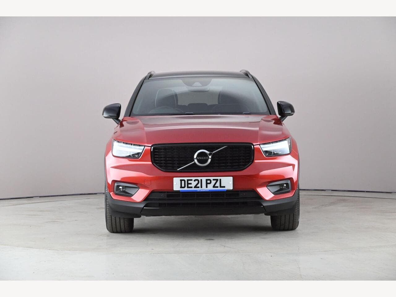 Volvo XC40 thumbnail Front