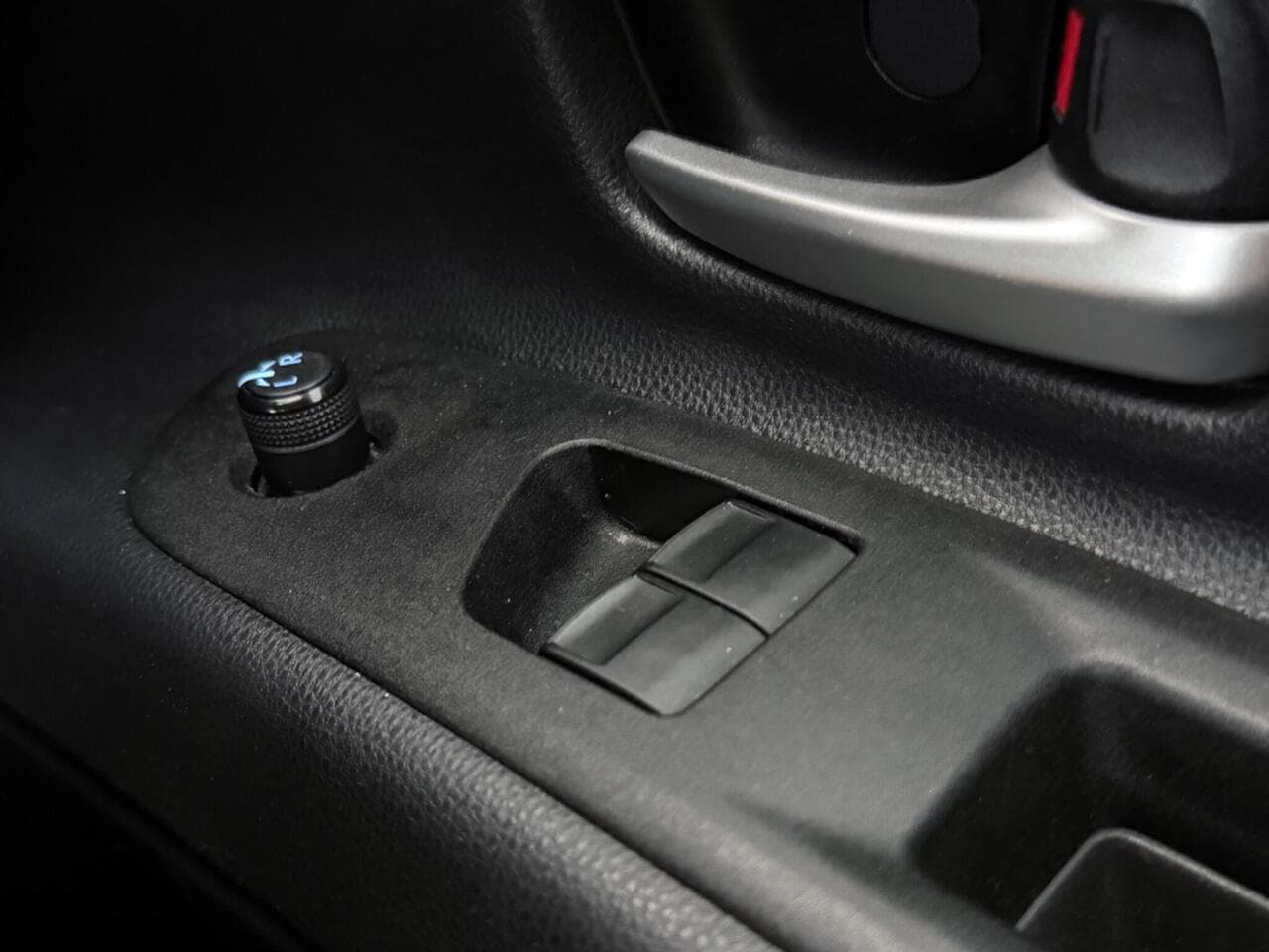 Toyota Aygo X thumbnail Misc Controls