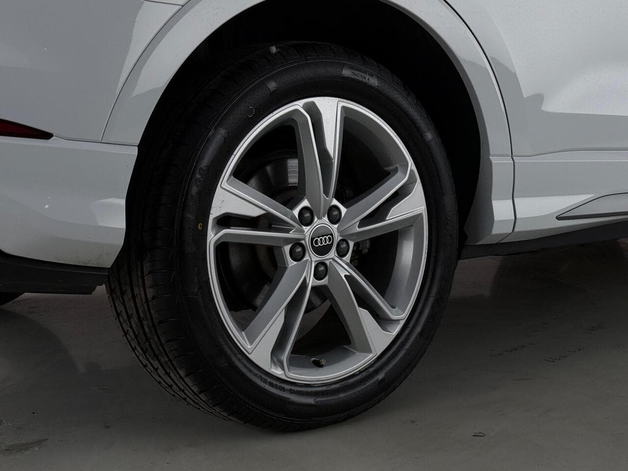 Audi Q3 thumbnail Wheel