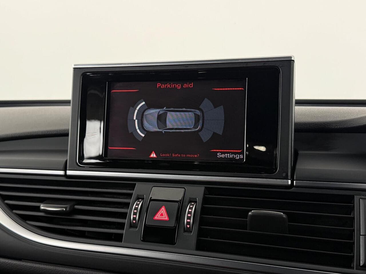 Audi A6 Avant thumbnail Infotainment System