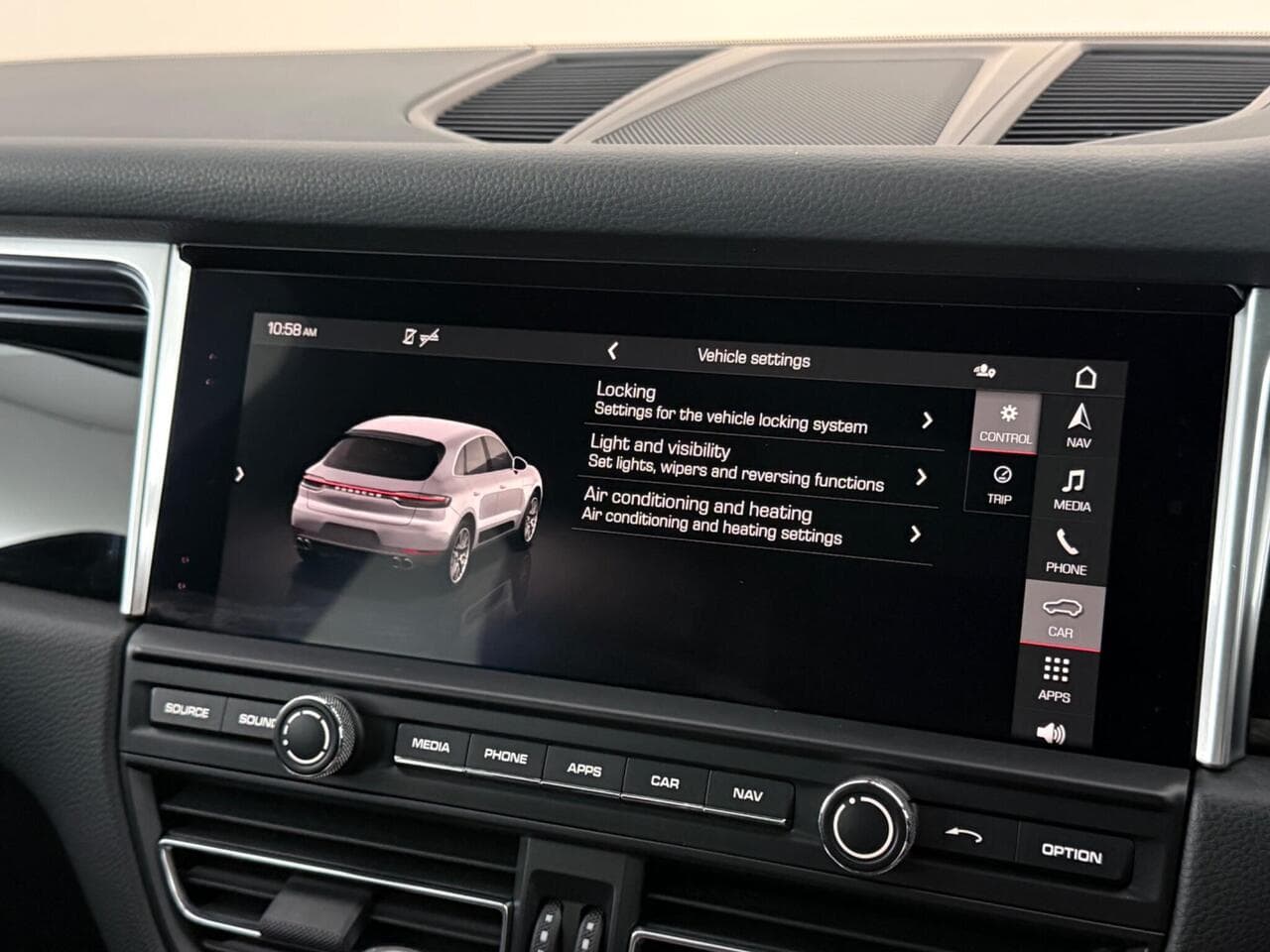 Porsche Macan thumbnail Infotainment System