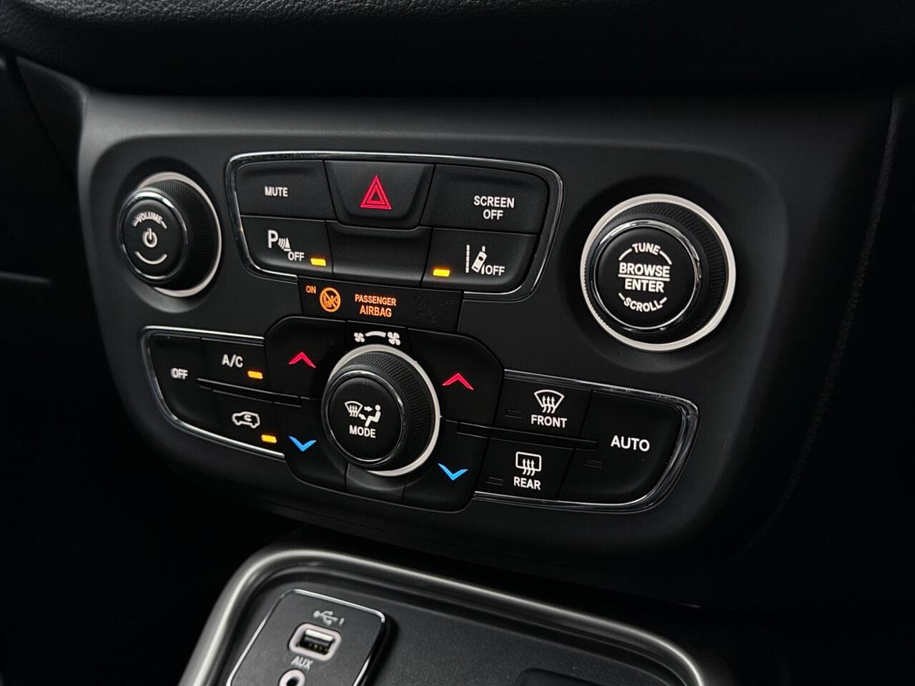 Jeep Compass thumbnail Misc Controls