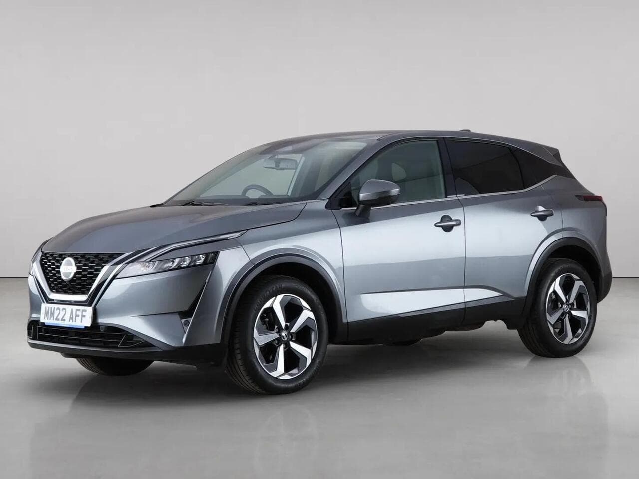 Nissan Qashqai thumbnail Front Left