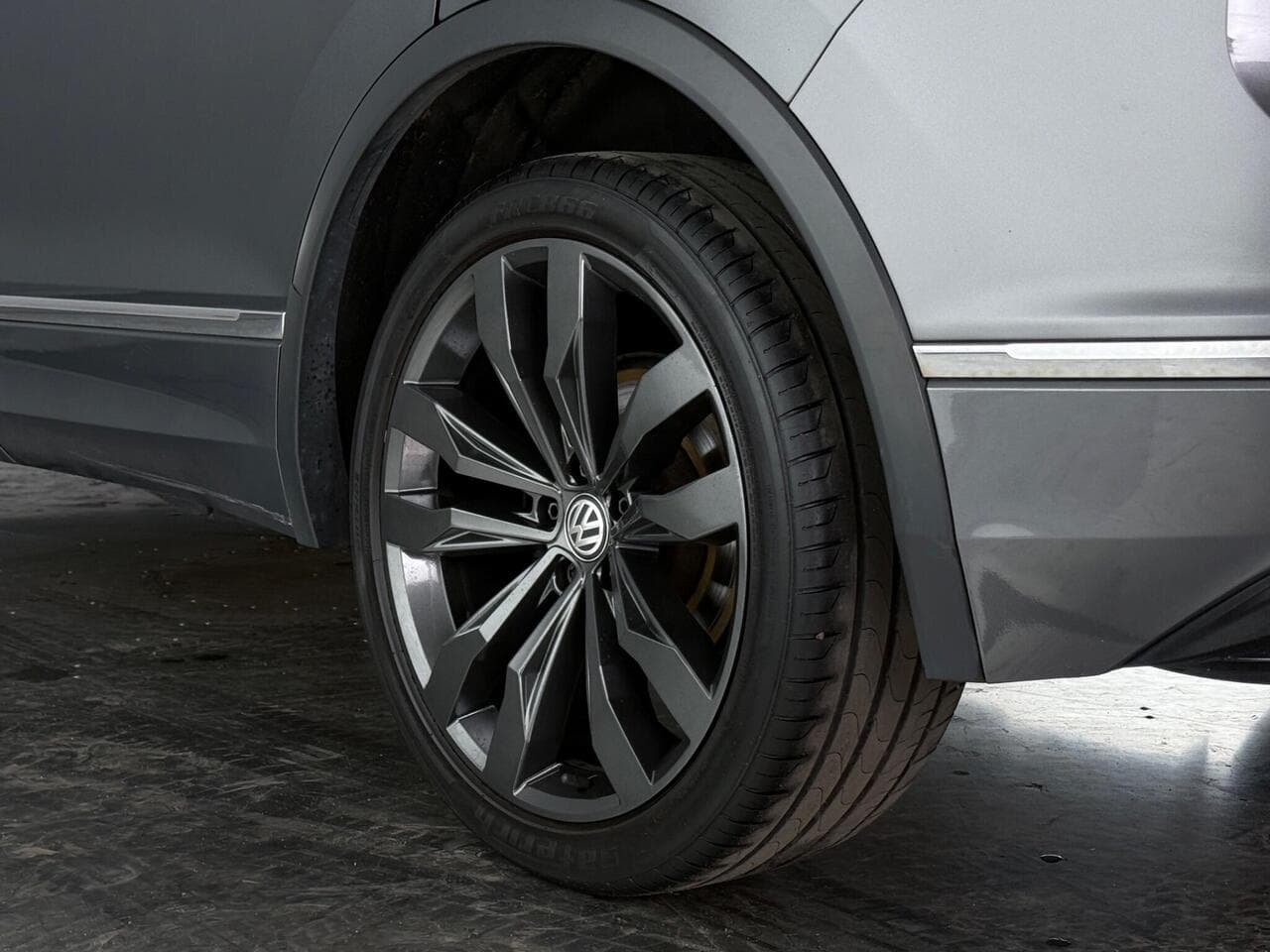 Volkswagen Tiguan thumbnail Wheel