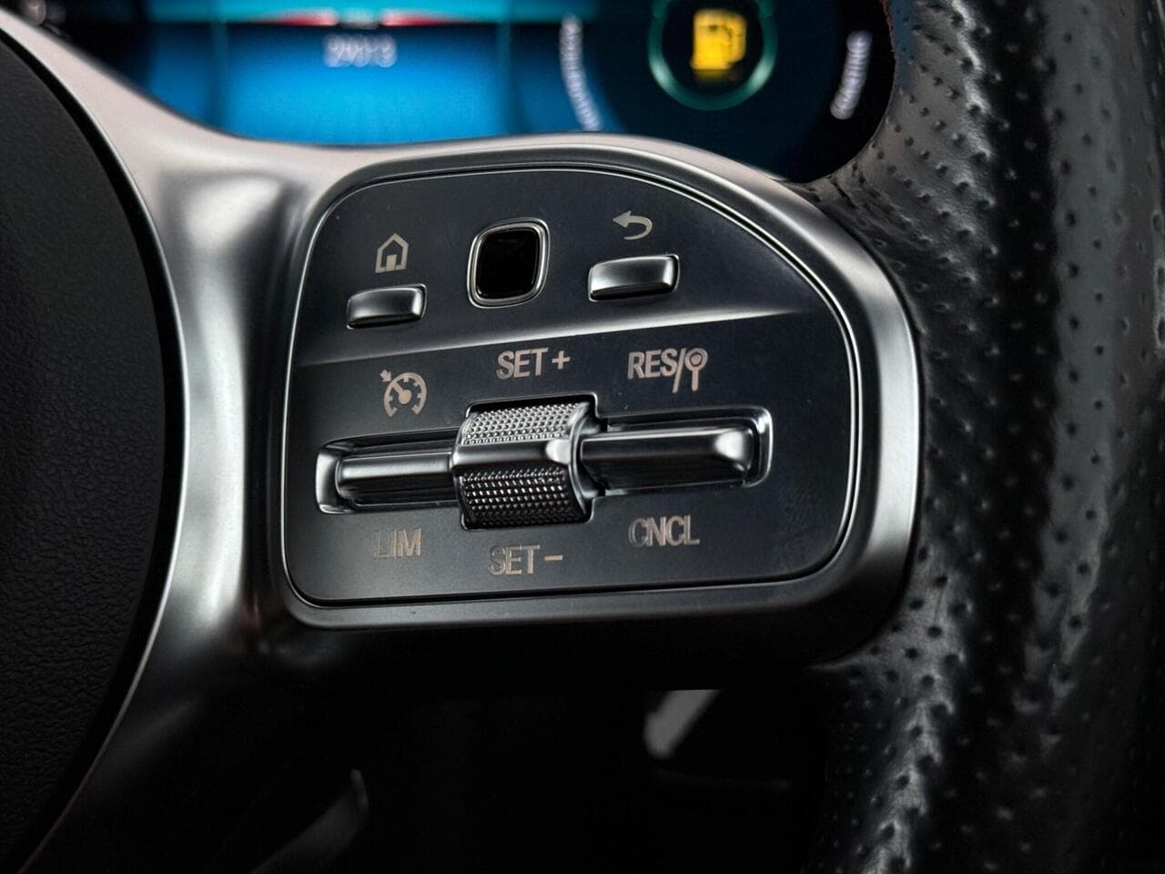 Mercedes-Benz B Class thumbnail Misc Controls