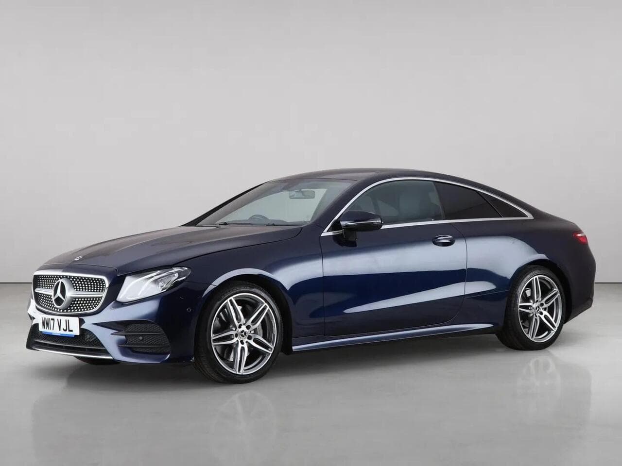 Mercedes-Benz E Class thumbnail Front Left
