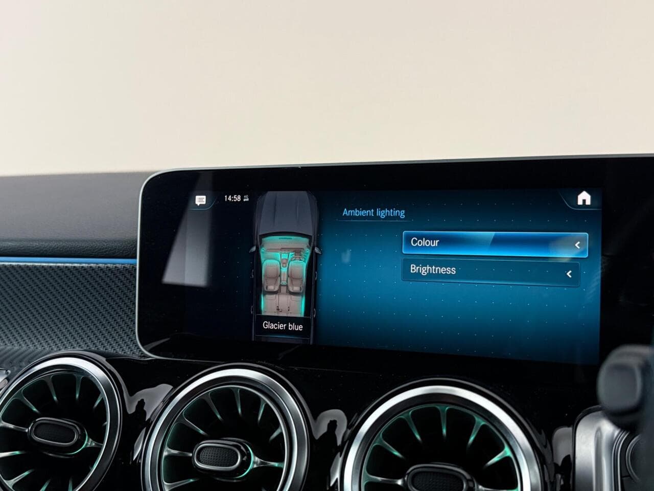 Mercedes-Benz GLB thumbnail Infotainment System