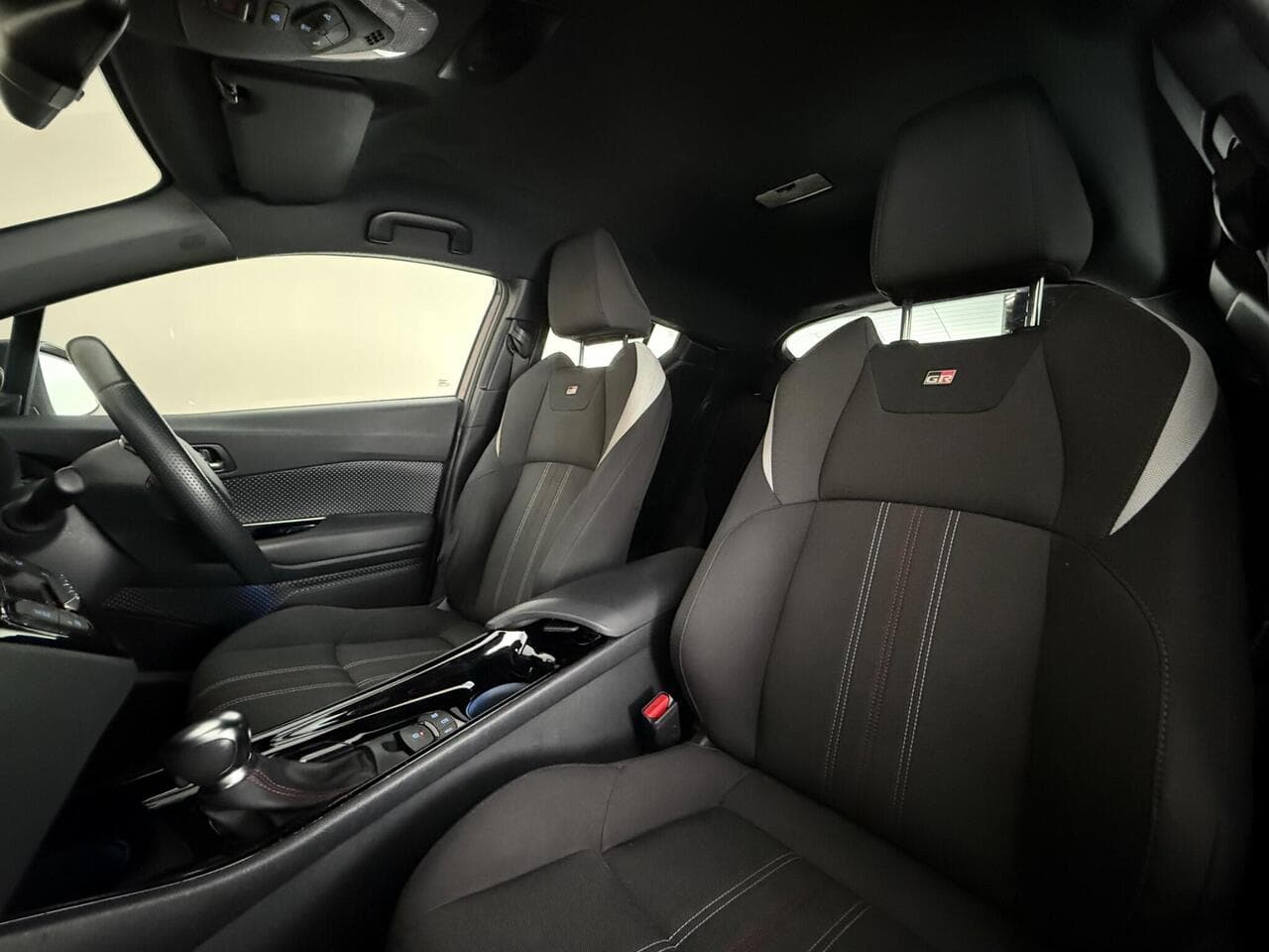 Toyota C-HR thumbnail Seat Front Passenger