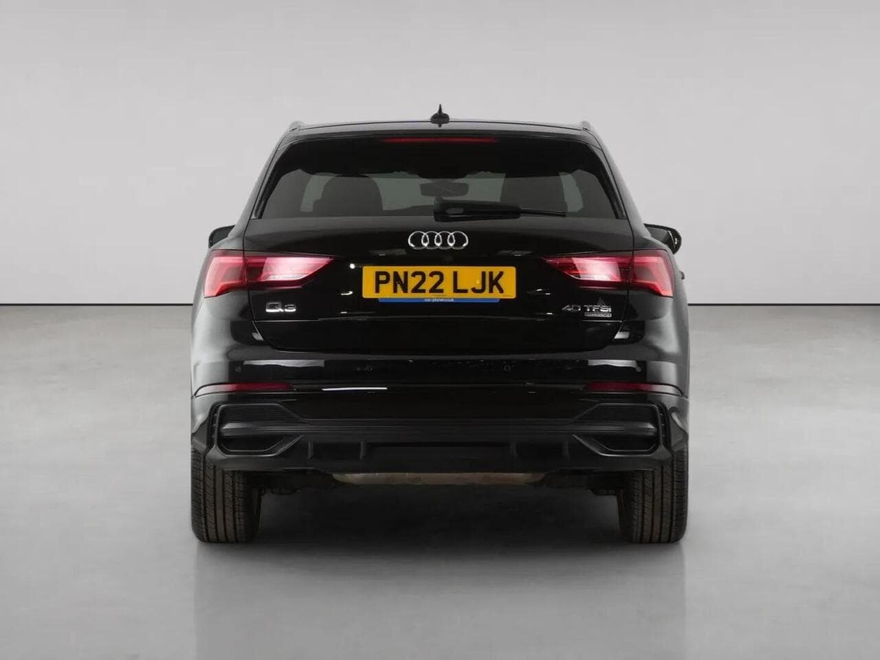 Audi Q3 thumbnail Rear