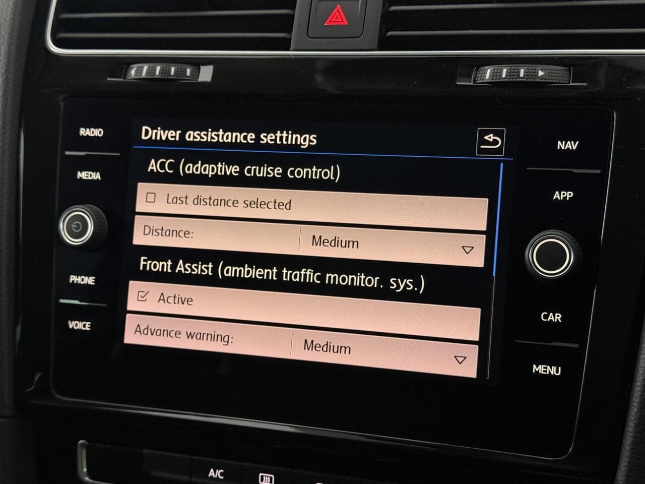 Volkswagen Golf thumbnail Infotainment System