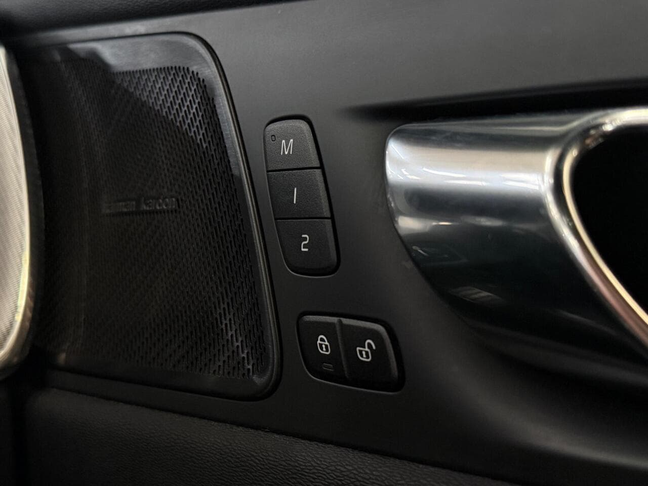 Volvo XC60 thumbnail Misc Controls
