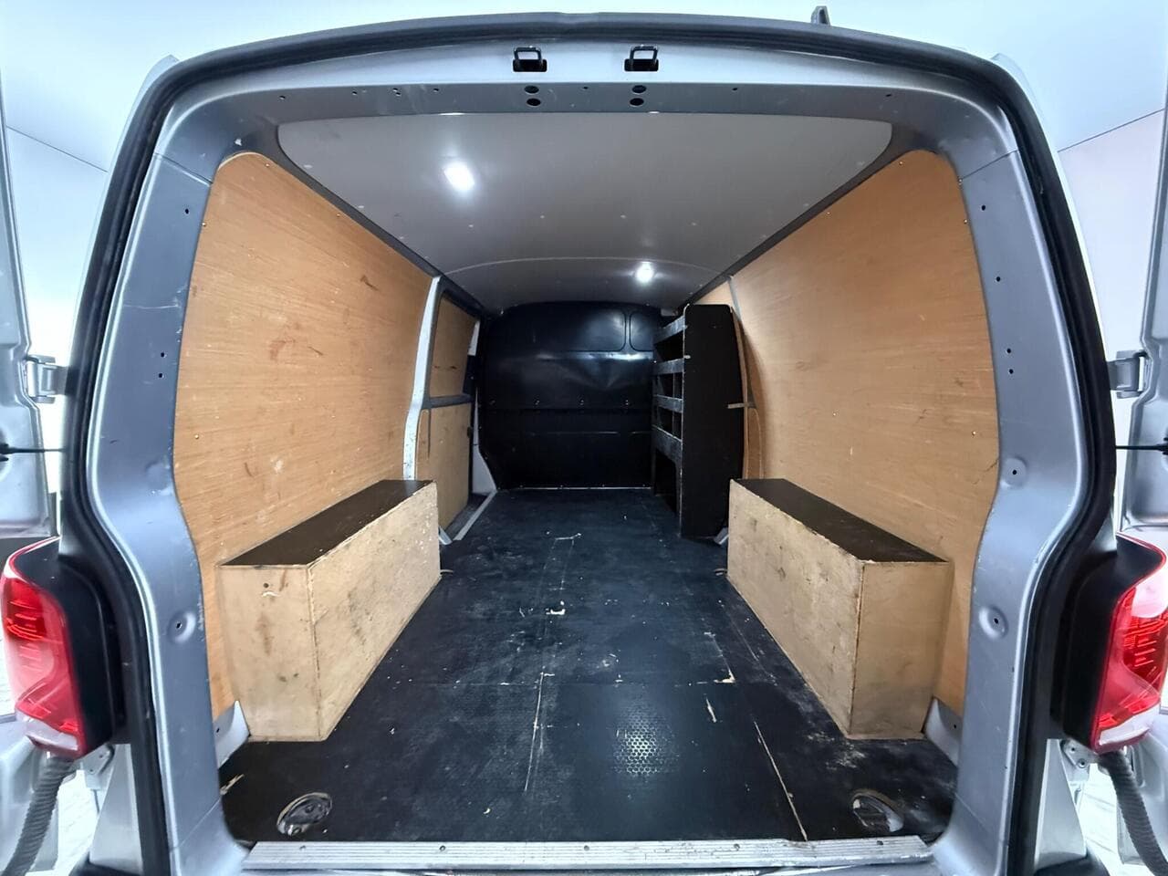 Volkswagen Transporter thumbnail Cargo Space