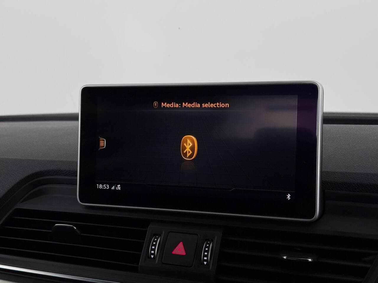Audi Q5 thumbnail Infotainment System