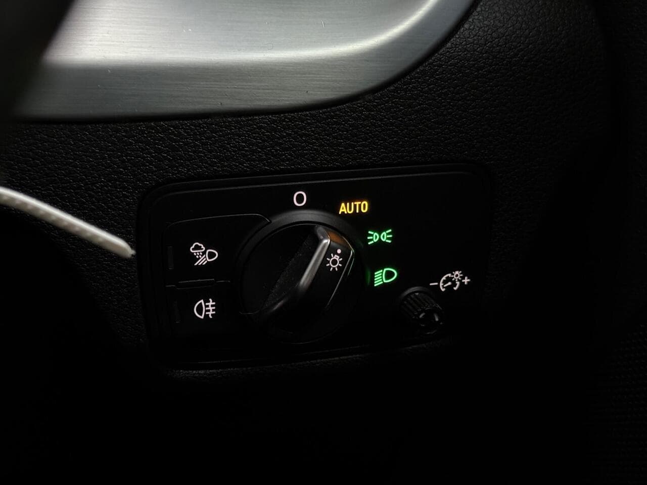 Audi Q2 thumbnail Misc Controls