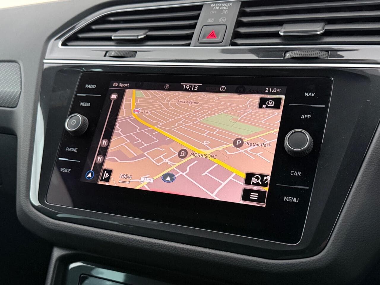 Volkswagen Tiguan thumbnail Infotainment System