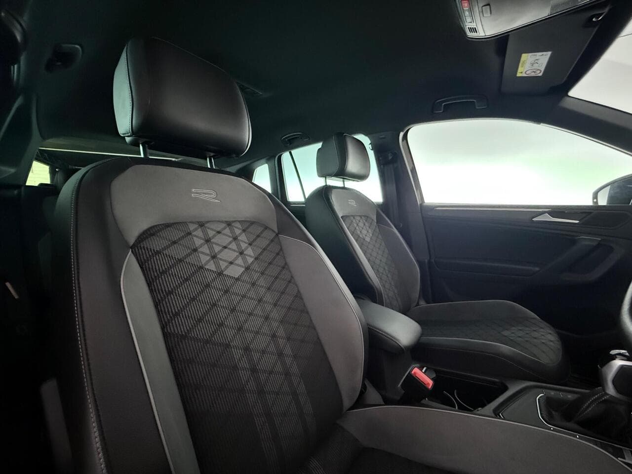 Volkswagen Tiguan thumbnail Seat Driver