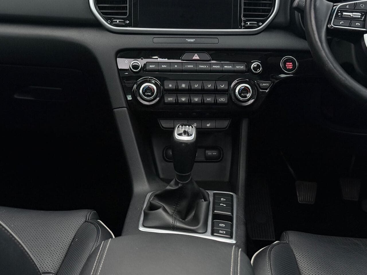 Kia Sportage thumbnail Interior Front