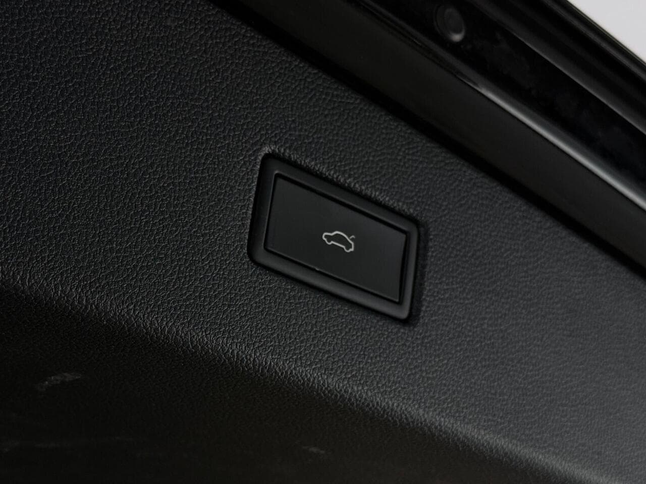 Volkswagen Tiguan thumbnail Misc Controls