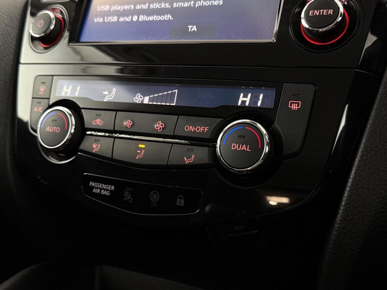 Nissan Qashqai thumbnail Infotainment System
