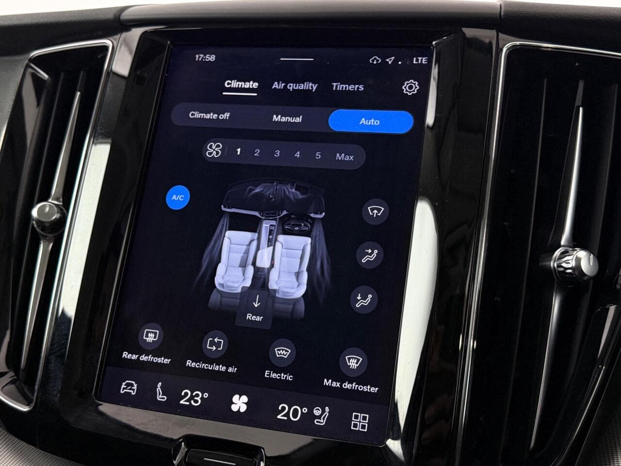 Volvo XC60 thumbnail Infotainment System