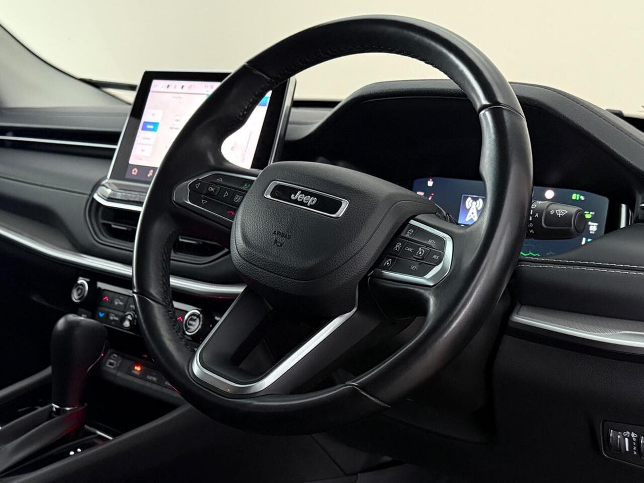 Jeep Compass thumbnail Steering Wheel