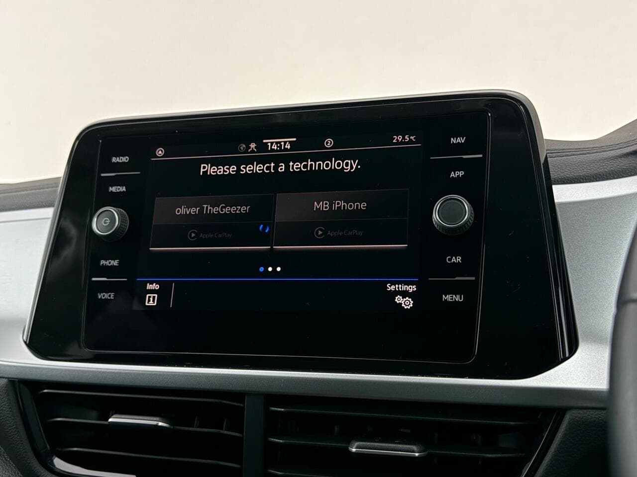 Volkswagen T-Roc thumbnail Infotainment System