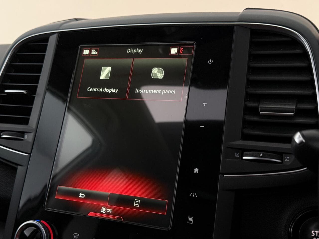 Renault Koleos thumbnail Infotainment System