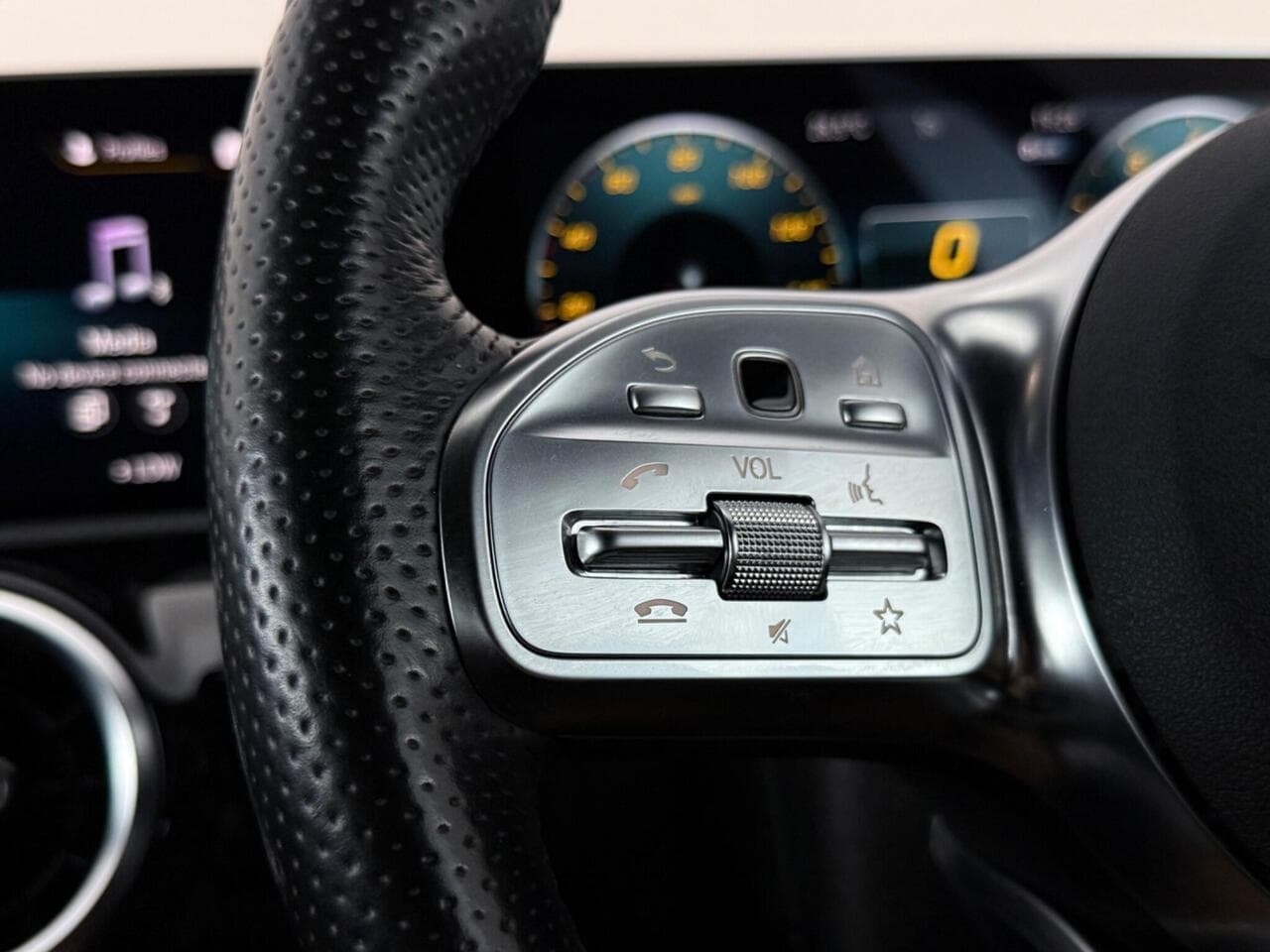 Mercedes-Benz CLA thumbnail Misc Controls