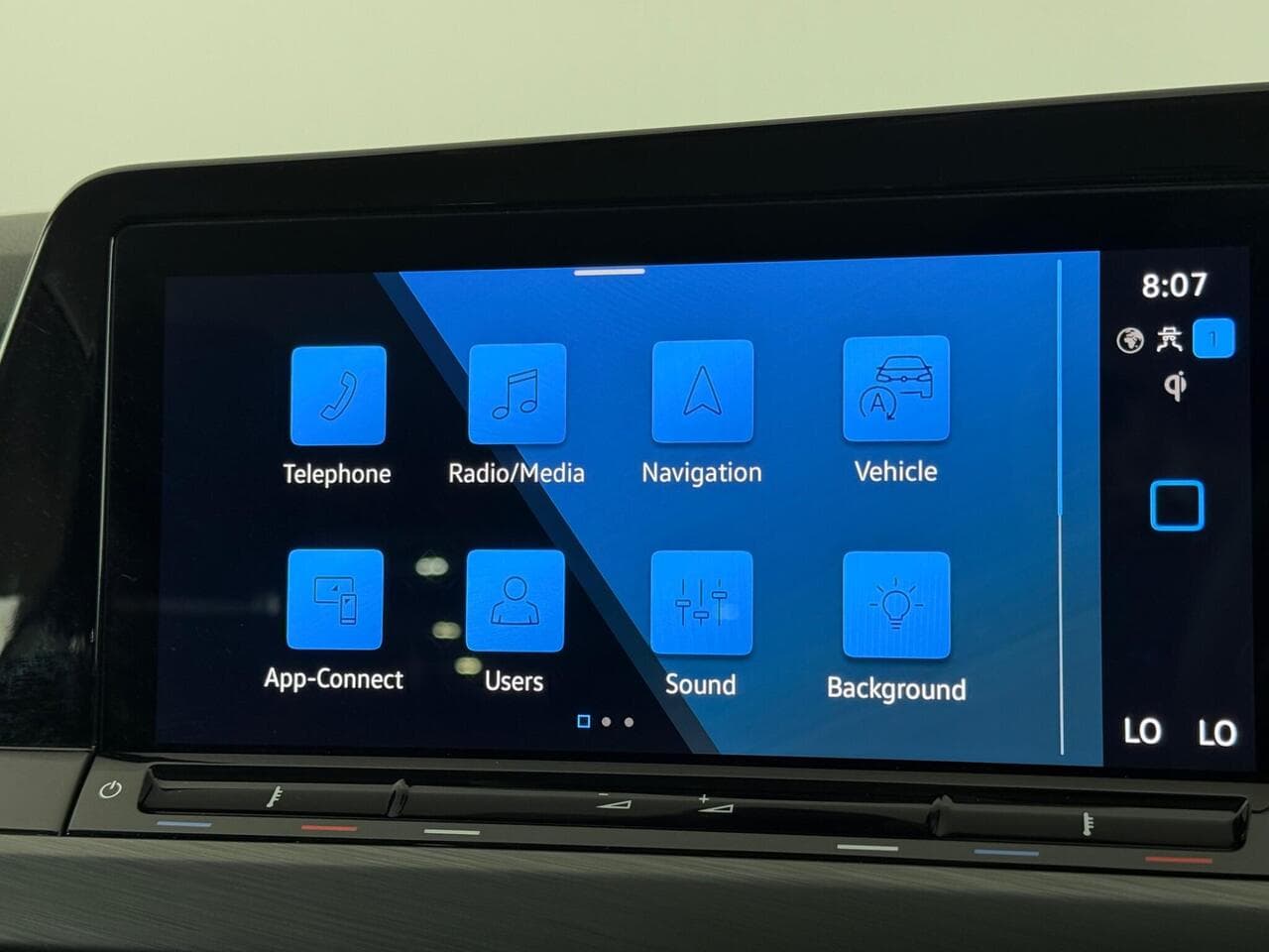 Volkswagen Golf thumbnail Infotainment System