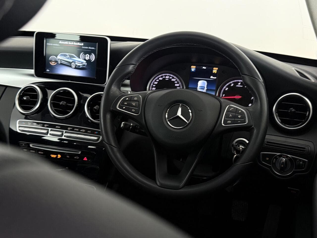 Skoda Karoq thumbnail Steering Wheel