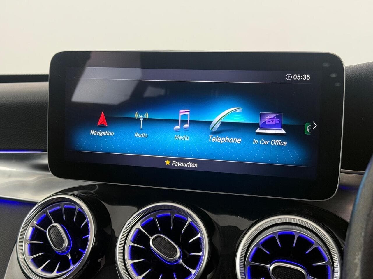 Mercedes-Benz C Class thumbnail Infotainment System