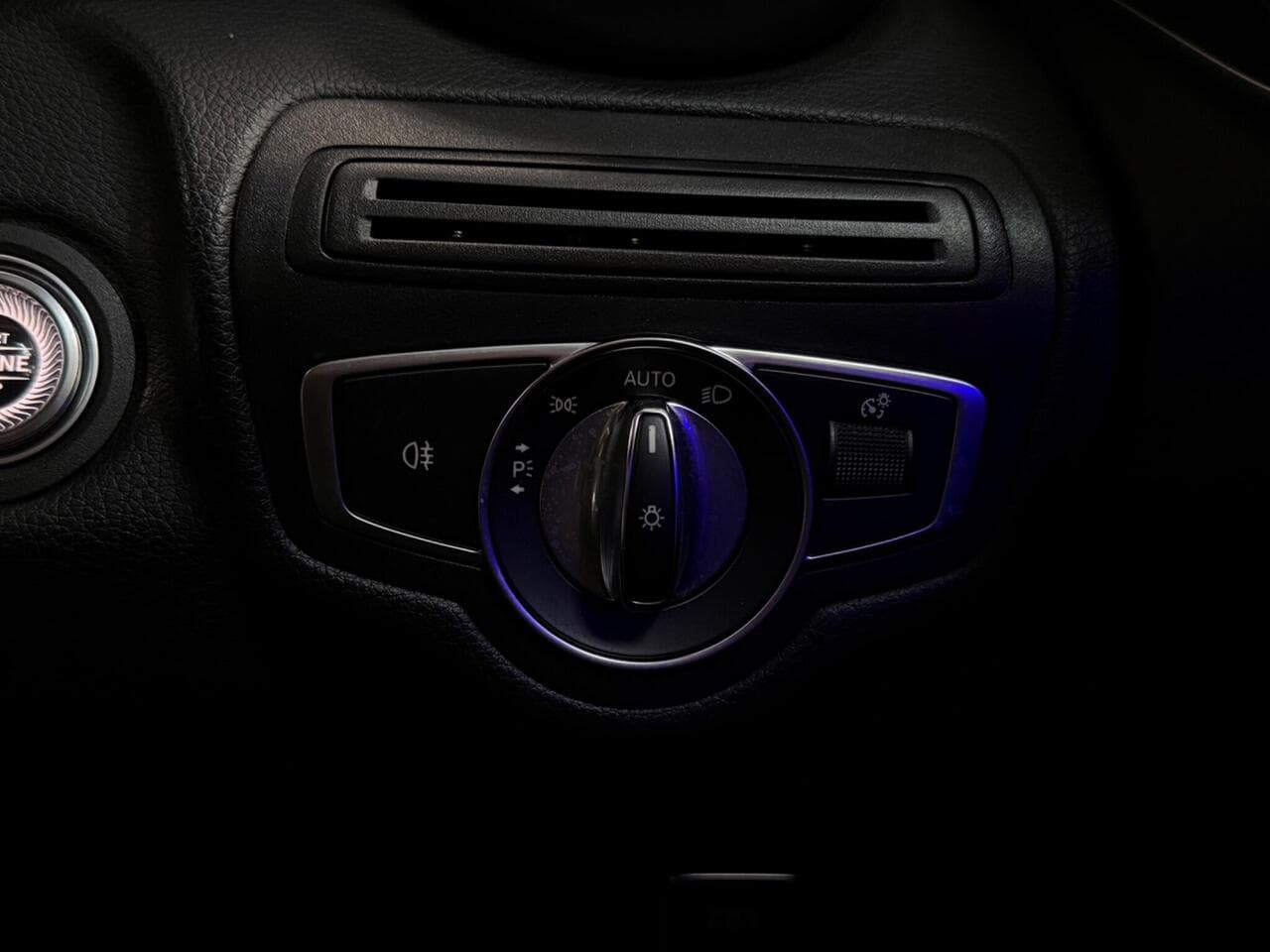 Mercedes-Benz GLC thumbnail Misc Controls