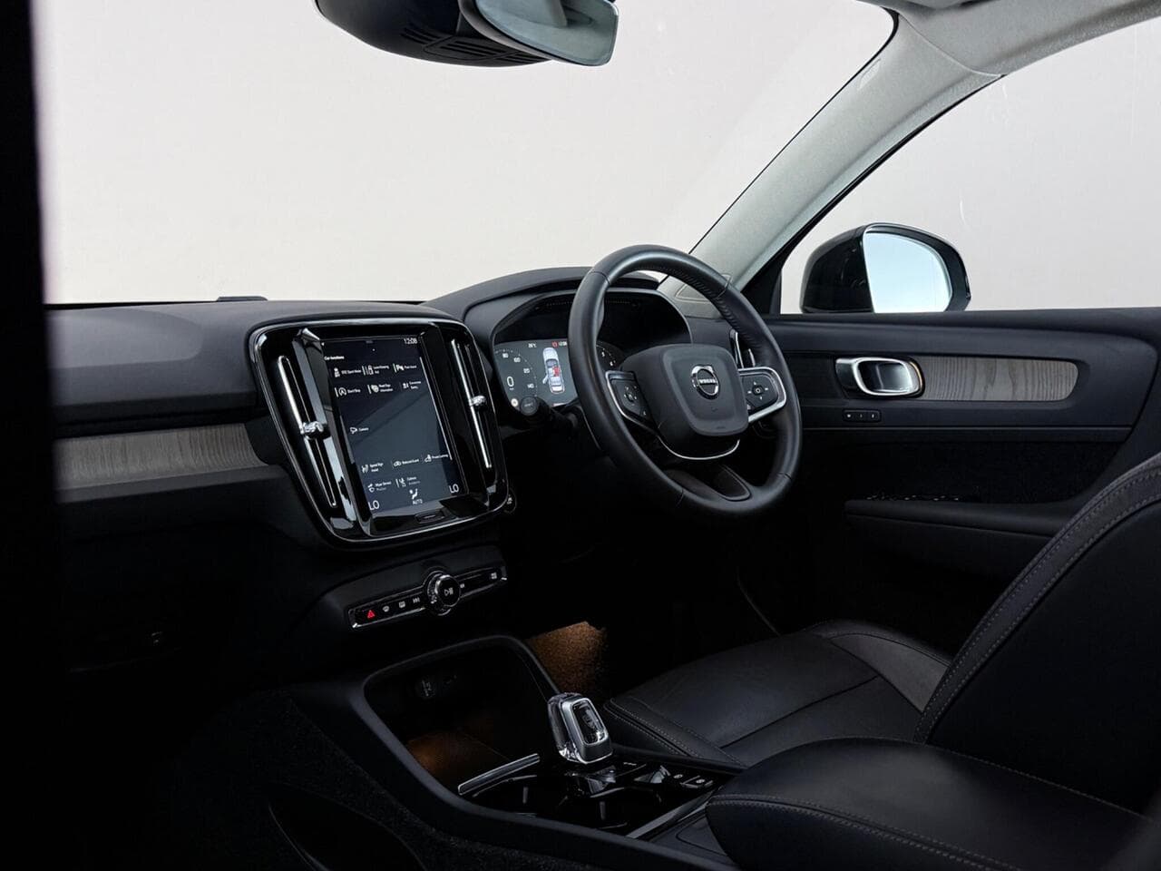 Volvo XC40 thumbnail Interior Front